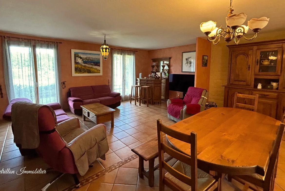 Maison de plain-pied avec sous-sol, piscine et 4 chambres à Bourganeuf 