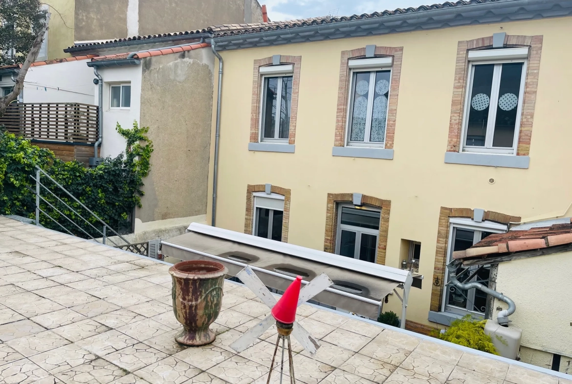 Magnifique maison bourgeoise de 178 m² au cœur de Carcassonne avec jardin et garage 