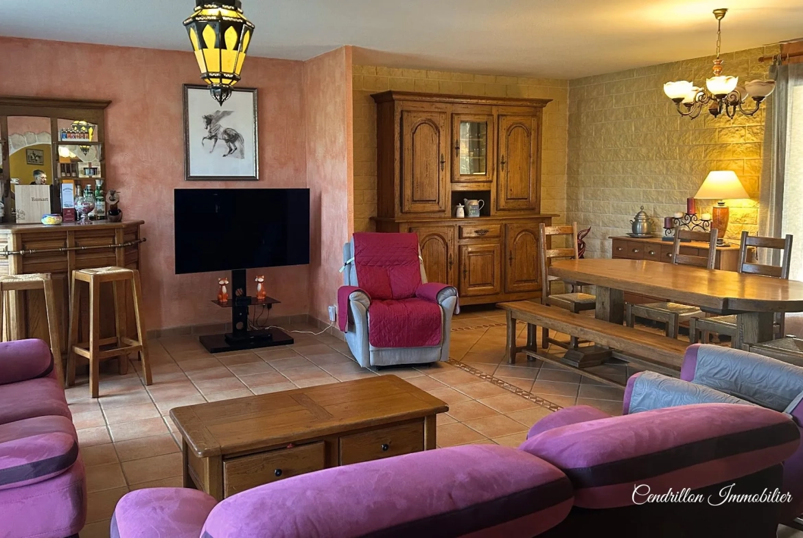 Maison de plain-pied avec sous-sol, piscine et 4 chambres à Bourganeuf 
