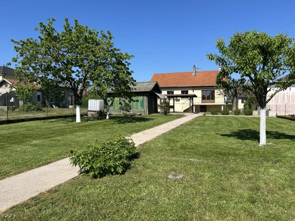 A vendre pavillon individuel à Toul avec grand terrain et sous-sol lumineux 