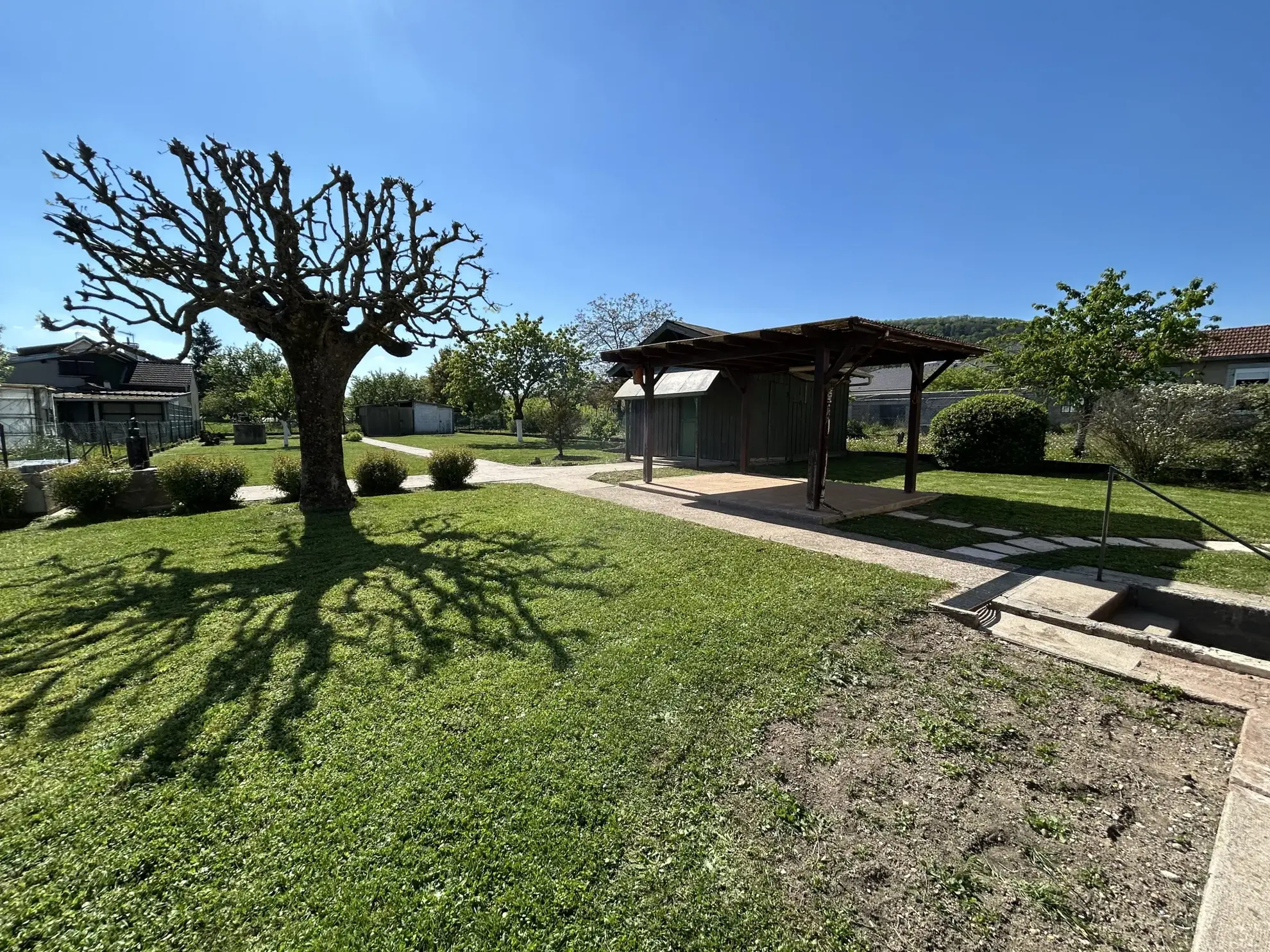 A vendre pavillon individuel à Toul avec grand terrain et sous-sol lumineux 