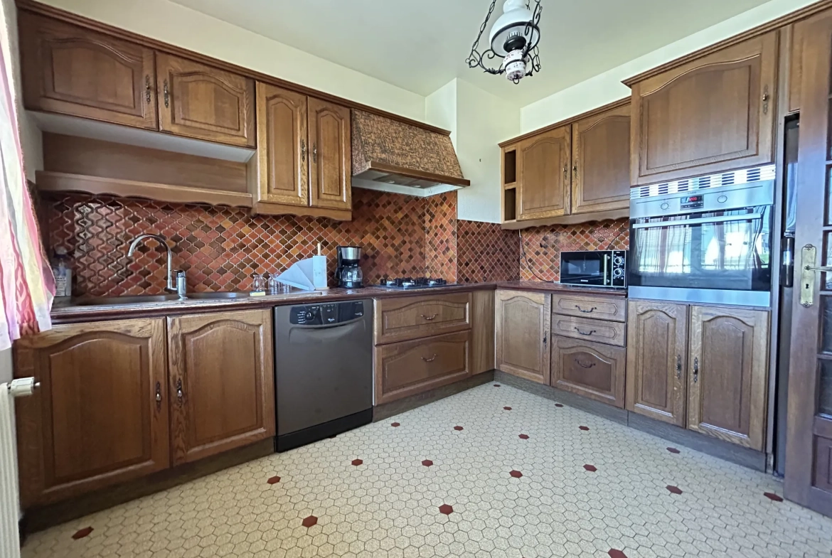 A vendre pavillon individuel à Toul avec grand terrain et sous-sol lumineux 