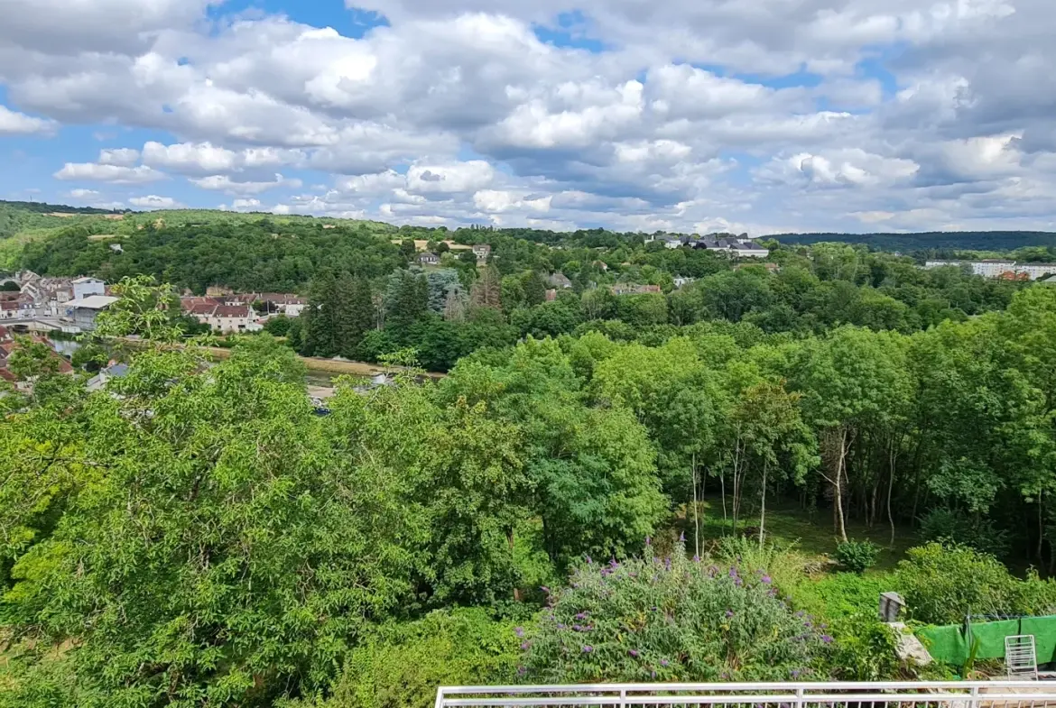 Charmante maison de 140 m² avec vue dégagée à Clamecy en Bourgogne 