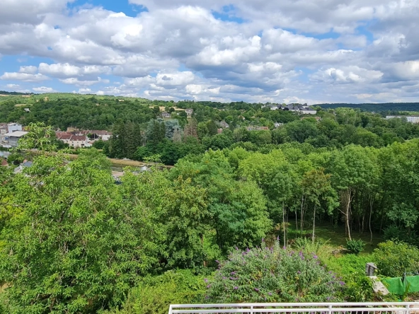 Charmante maison de 140 m² avec vue dégagée à Clamecy en Bourgogne 