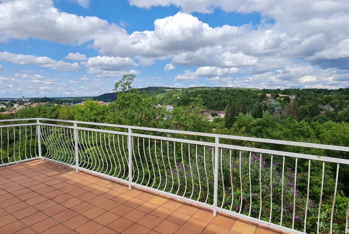 Charmante maison de 140 m² avec vue dégagée à Clamecy en Bourgogne 