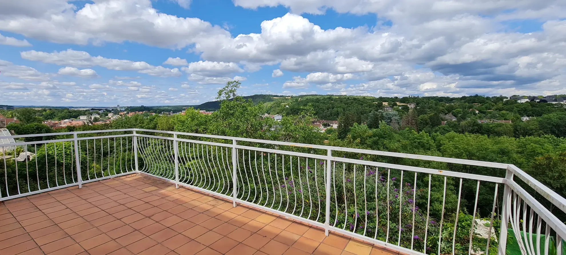 Charmante maison de 140 m² avec vue dégagée à Clamecy en Bourgogne 
