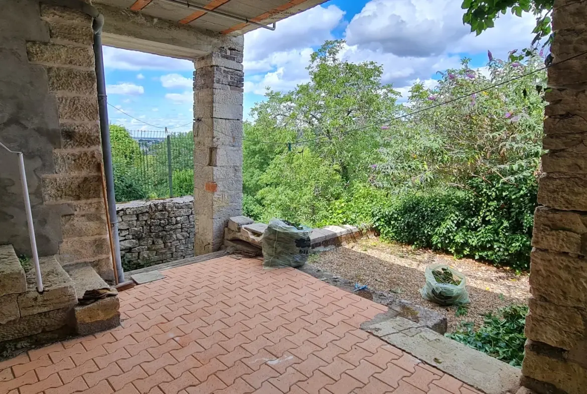 Charmante maison de 140 m² avec vue dégagée à Clamecy en Bourgogne 