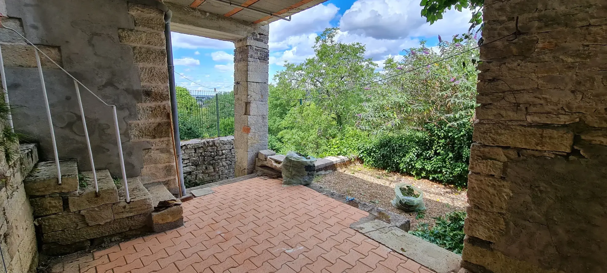 Charmante maison de 140 m² avec vue dégagée à Clamecy en Bourgogne 
