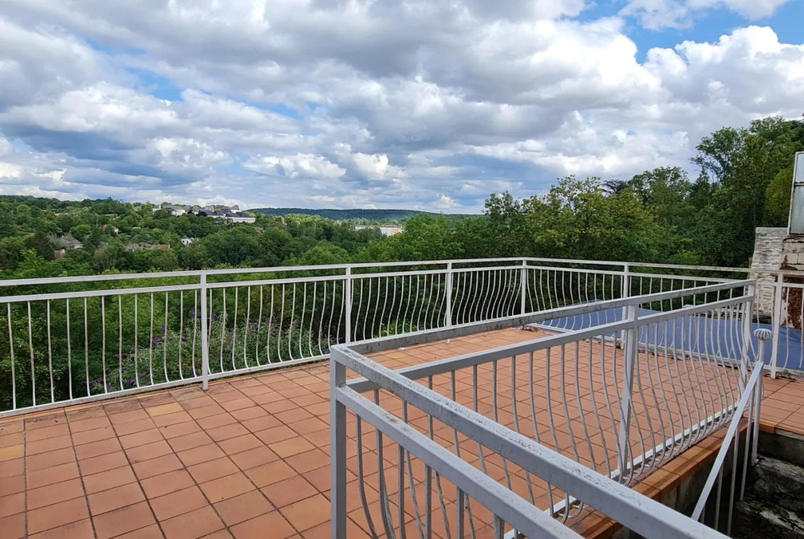 Charmante maison de 140 m² avec vue dégagée à Clamecy en Bourgogne 