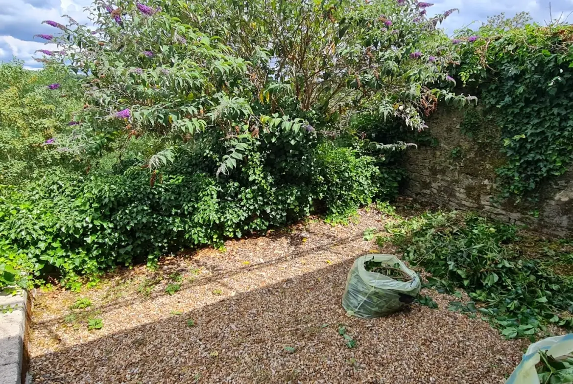 Charmante maison de 140 m² avec vue dégagée à Clamecy en Bourgogne 