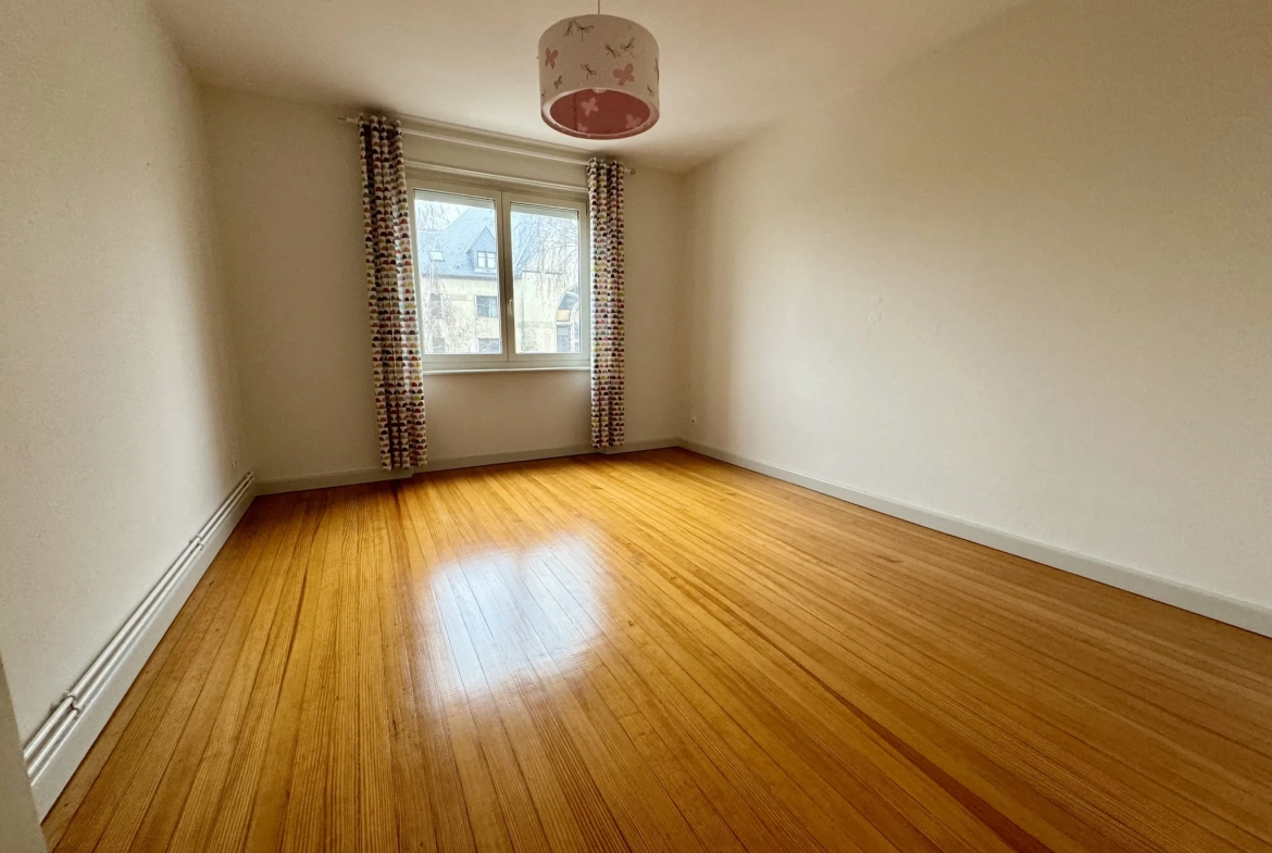 Bel appartement de 130 m² à vendre à Sarreguemines avec terrasse et parking 