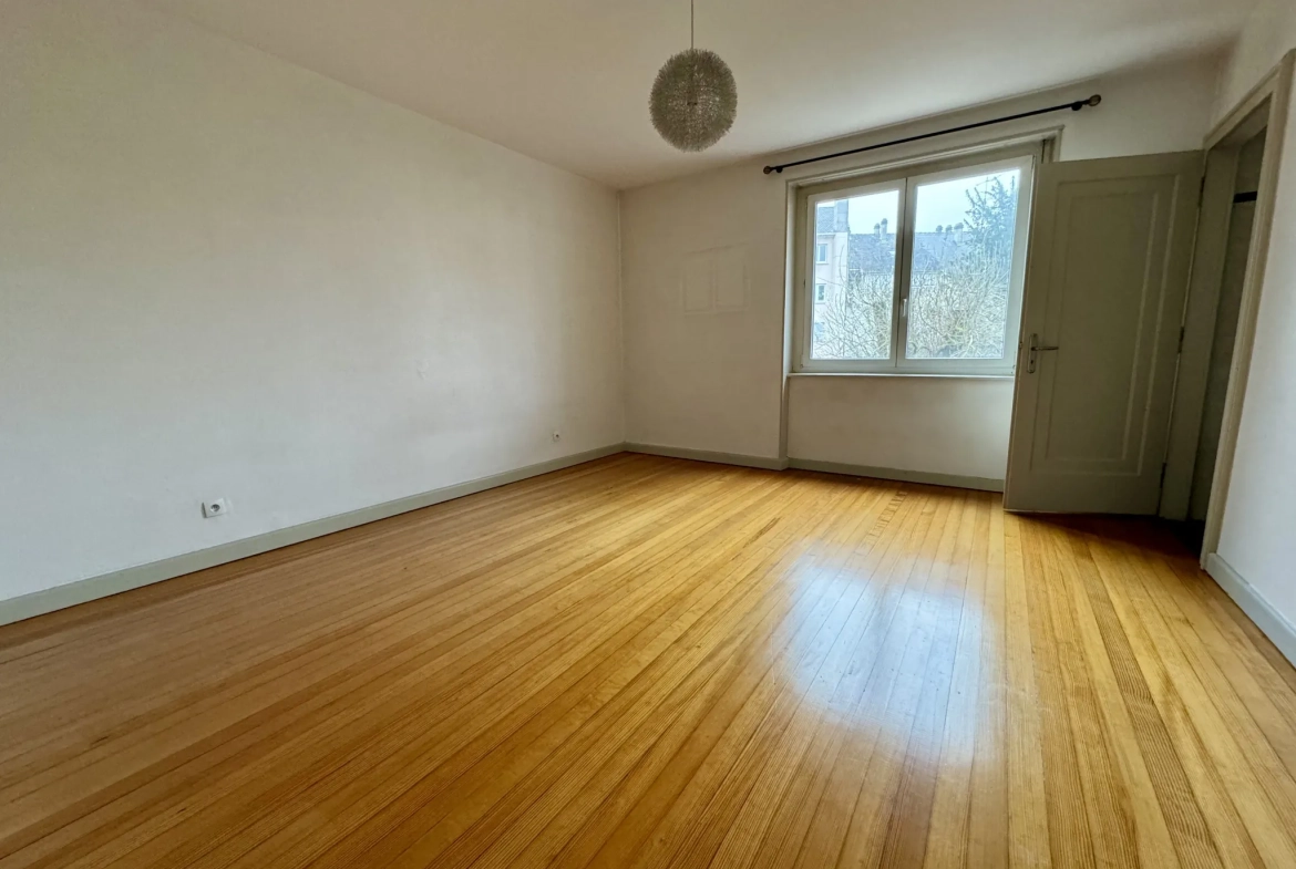 Bel appartement de 130 m² à vendre à Sarreguemines avec terrasse et parking 