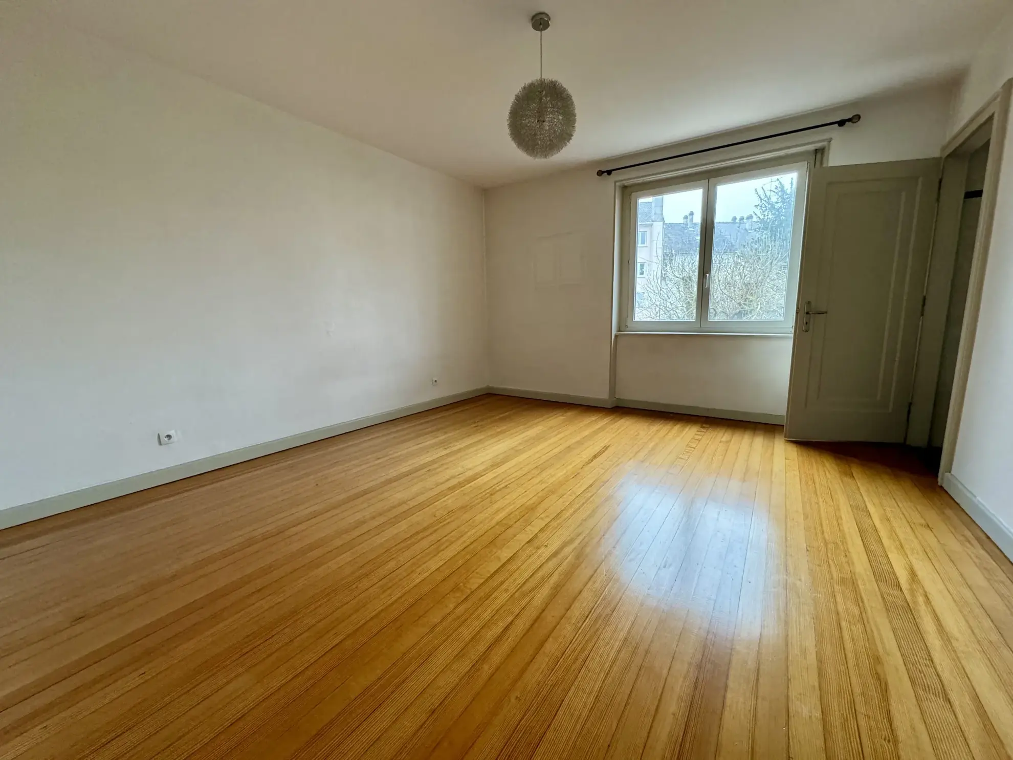 Bel appartement de 130 m² à vendre à Sarreguemines avec terrasse et parking 