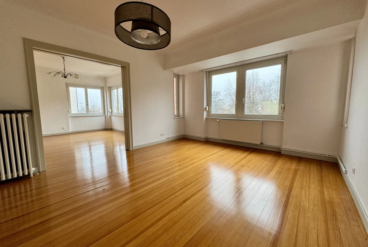 Bel appartement de 130 m² à vendre à Sarreguemines avec terrasse et parking 