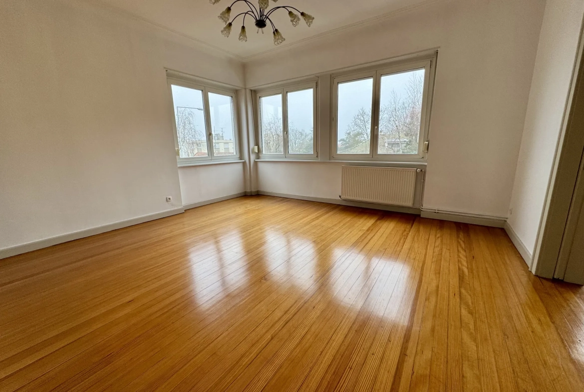 Bel appartement de 130 m² à vendre à Sarreguemines avec terrasse et parking 