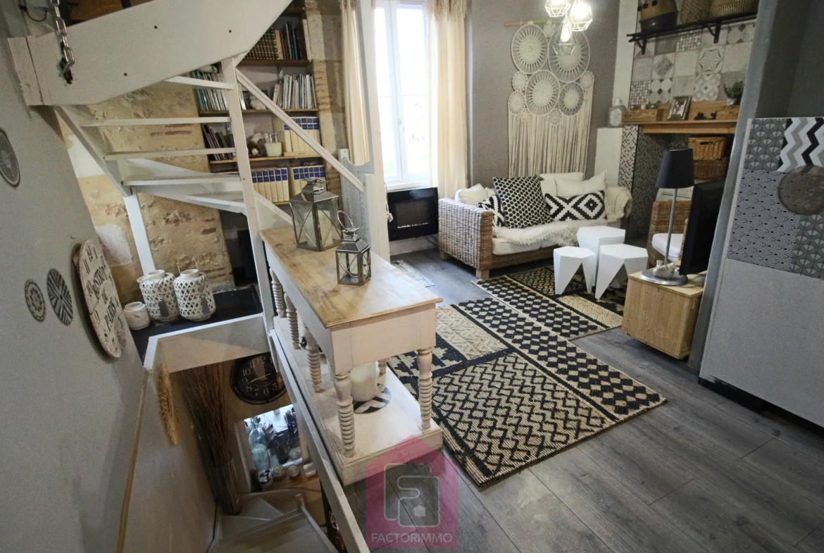À vendre maison de 85 m² au cœur du village de Puy l Eveque 