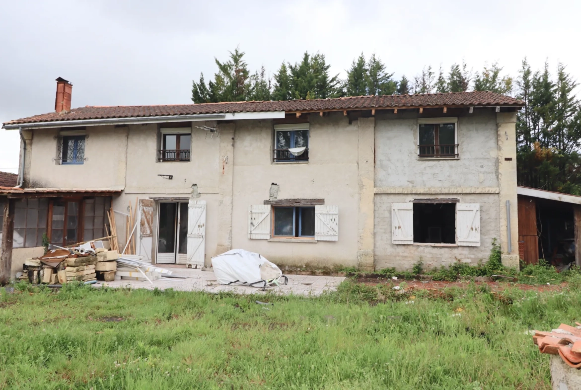 Spacieuse maison à rénover entre Bordeaux et la Côte Royannaise 