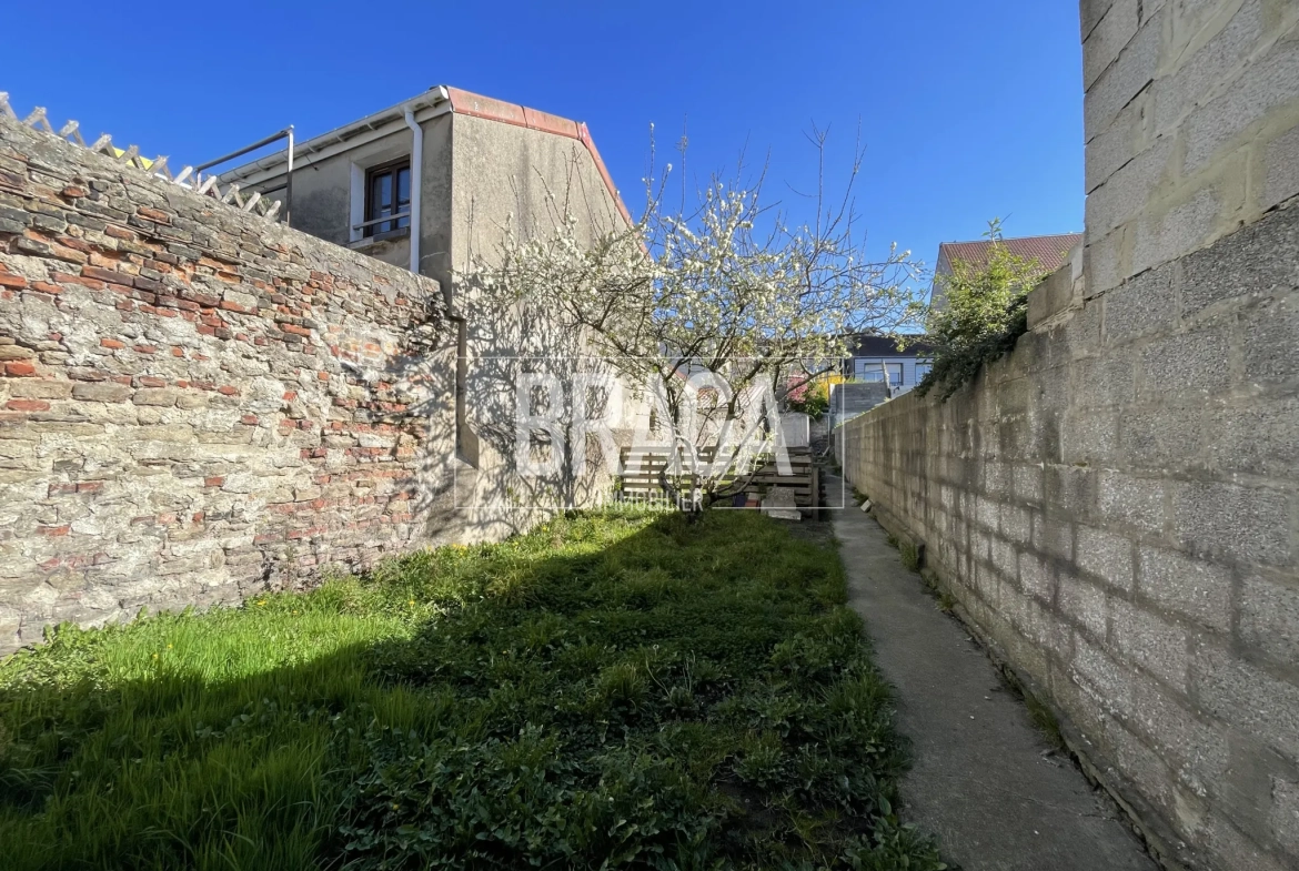 Maison à rénover de 105 m² avec jardin au Portel à 100 m de la plage 