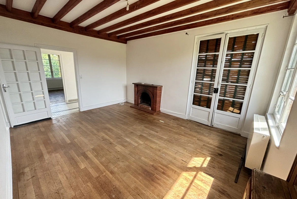Maison familiale lumineuse à Cusset avec terrain de 2820 m² et rénovations en cours 