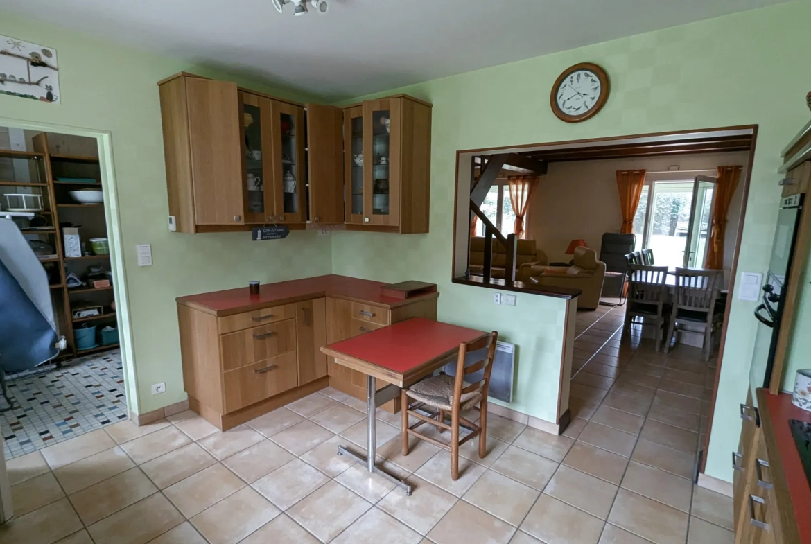 Maison familiale 4 chambres avec espace bois proche de Niort 