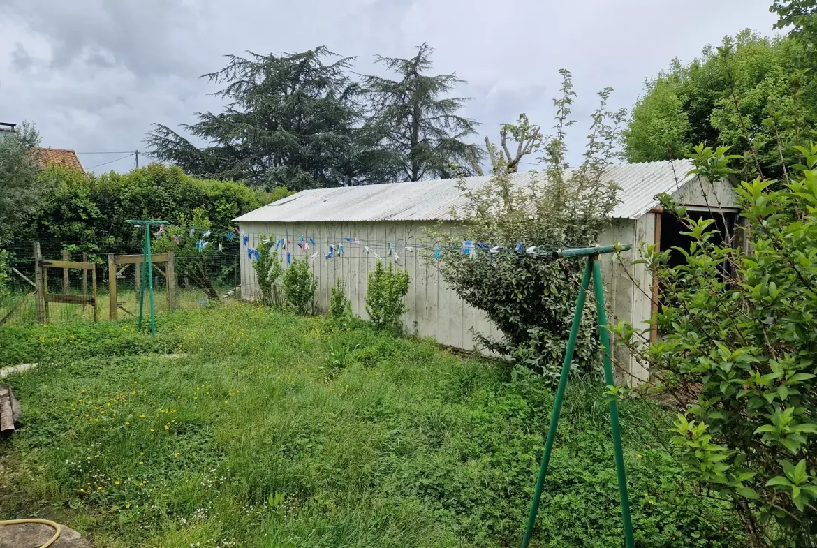 Maison de plain-pied à vendre à Saint Vivien de Médoc, 130 m² avec jardin et garages 