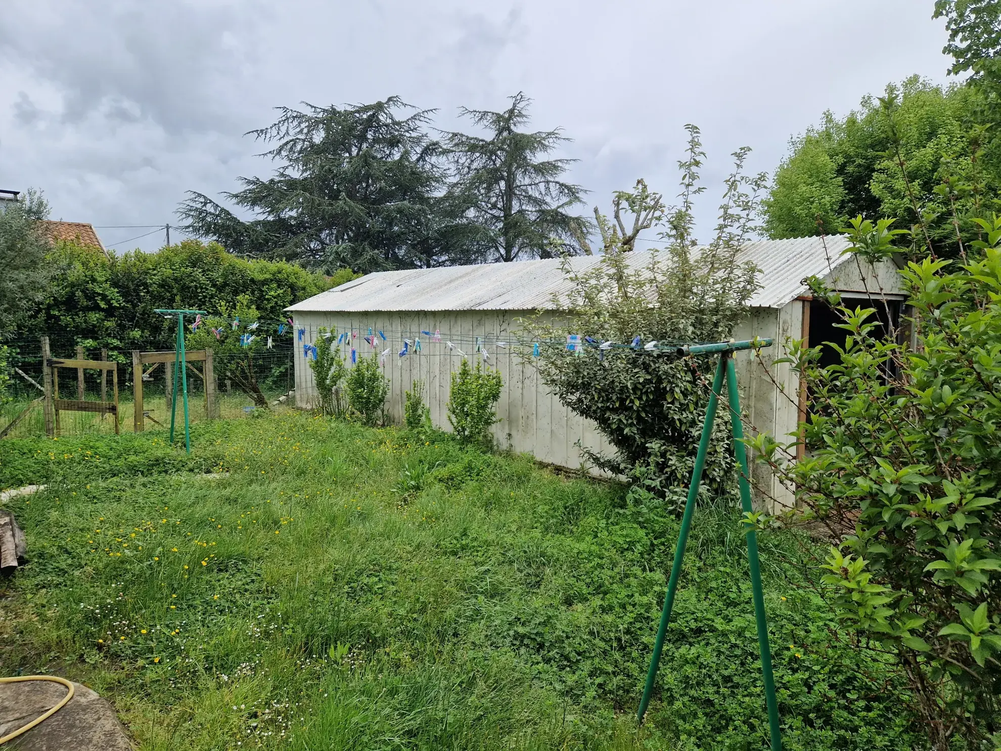 Maison de plain-pied à vendre à Saint Vivien de Médoc, 130 m² avec jardin et garages 