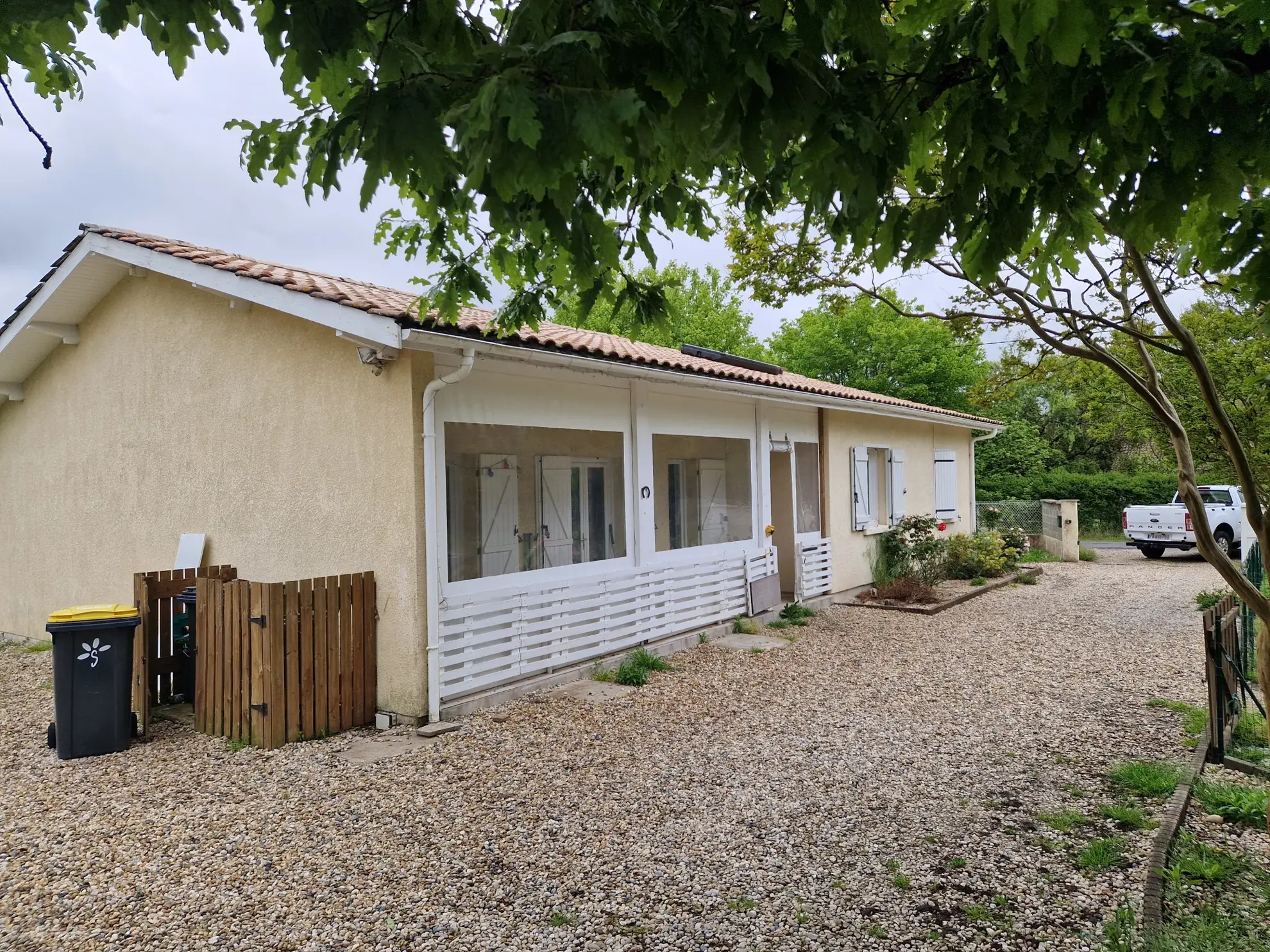 Maison de plain-pied à vendre à Saint Vivien de Médoc, 130 m² avec jardin et garages 