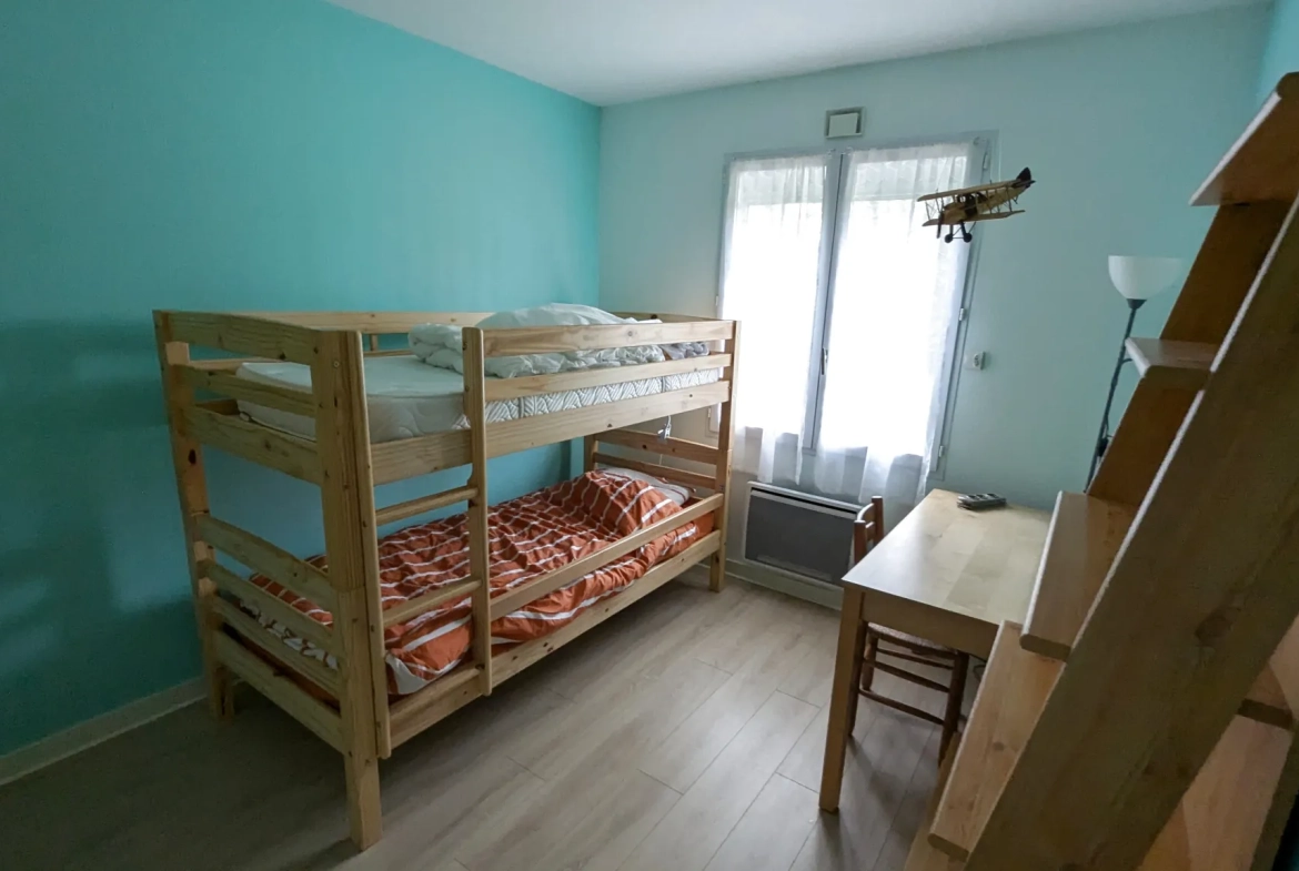Maison familiale 4 chambres avec espace bois proche de Niort 
