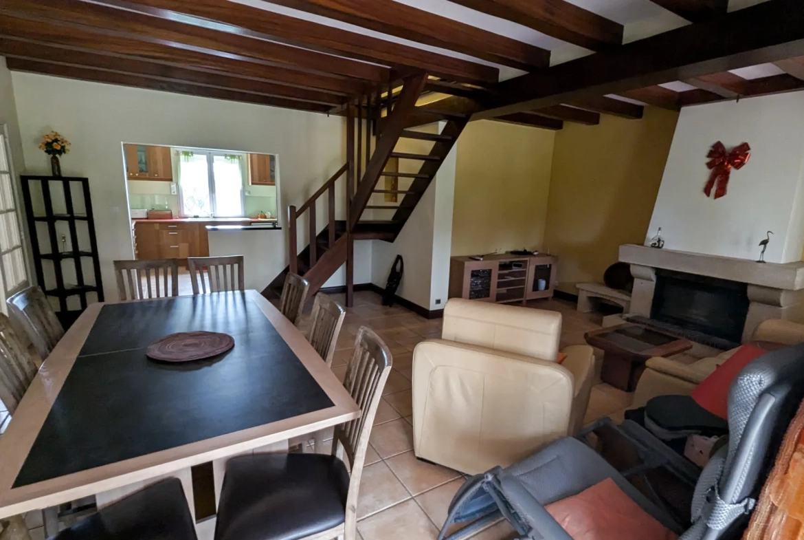 Maison familiale 4 chambres avec espace bois proche de Niort 