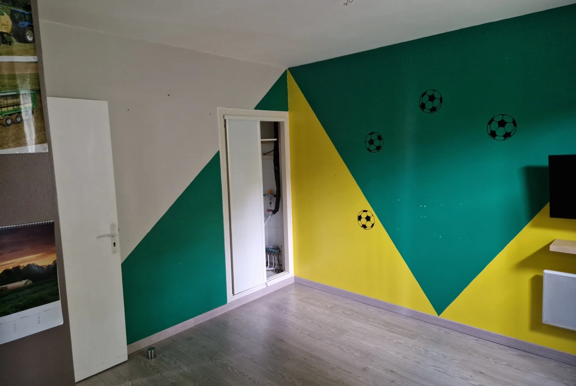 Maison de plain-pied à vendre à Saint Vivien de Médoc, 130 m² avec jardin et garages 