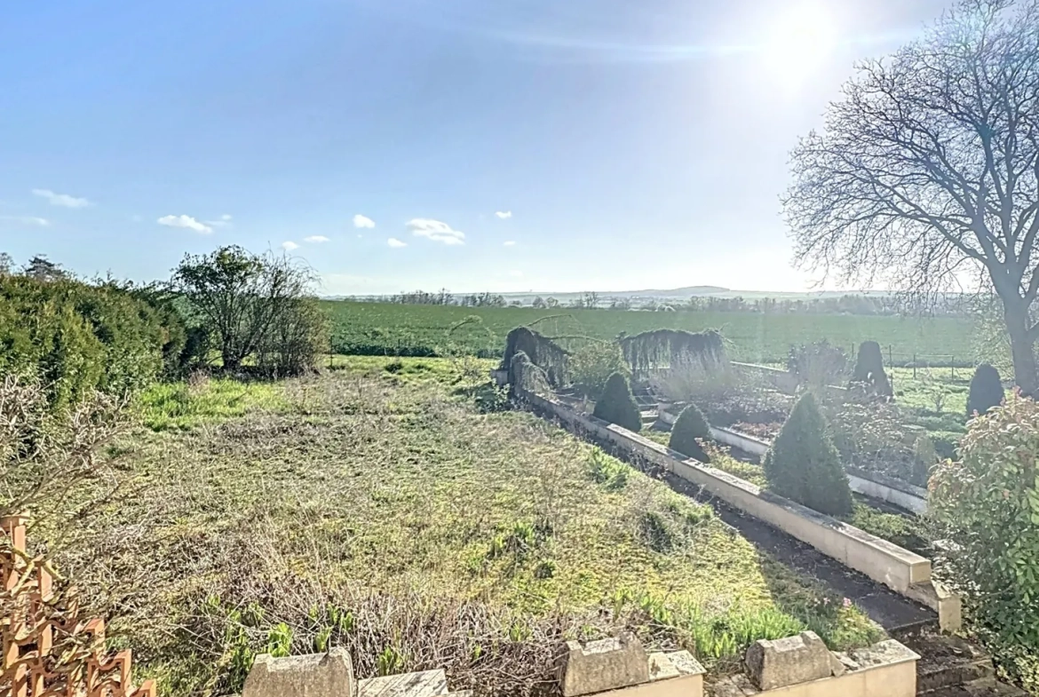 Maison de maître à Courcelles-sur-Nied - 165m², terrain de 2100m², 5 chambres 