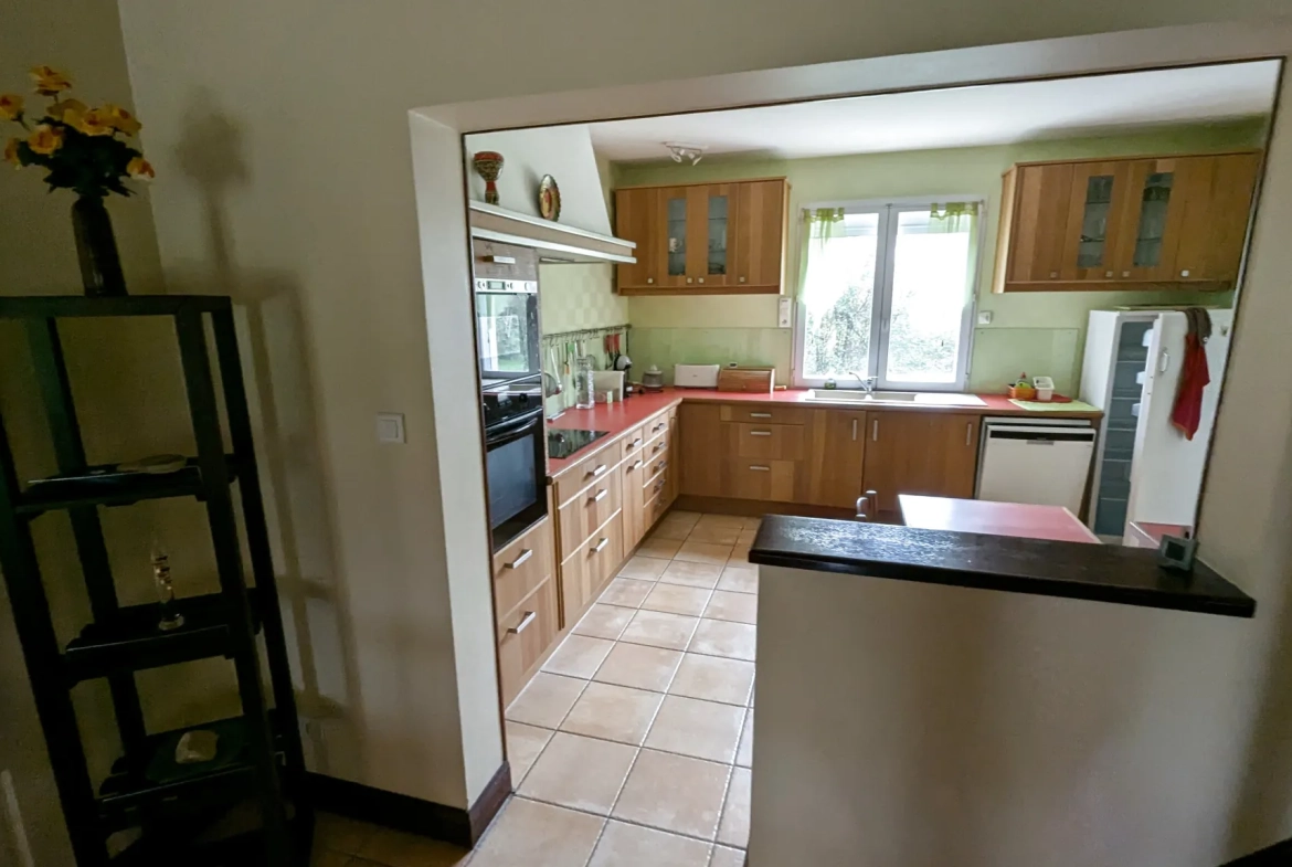 Maison familiale 4 chambres avec espace bois proche de Niort 