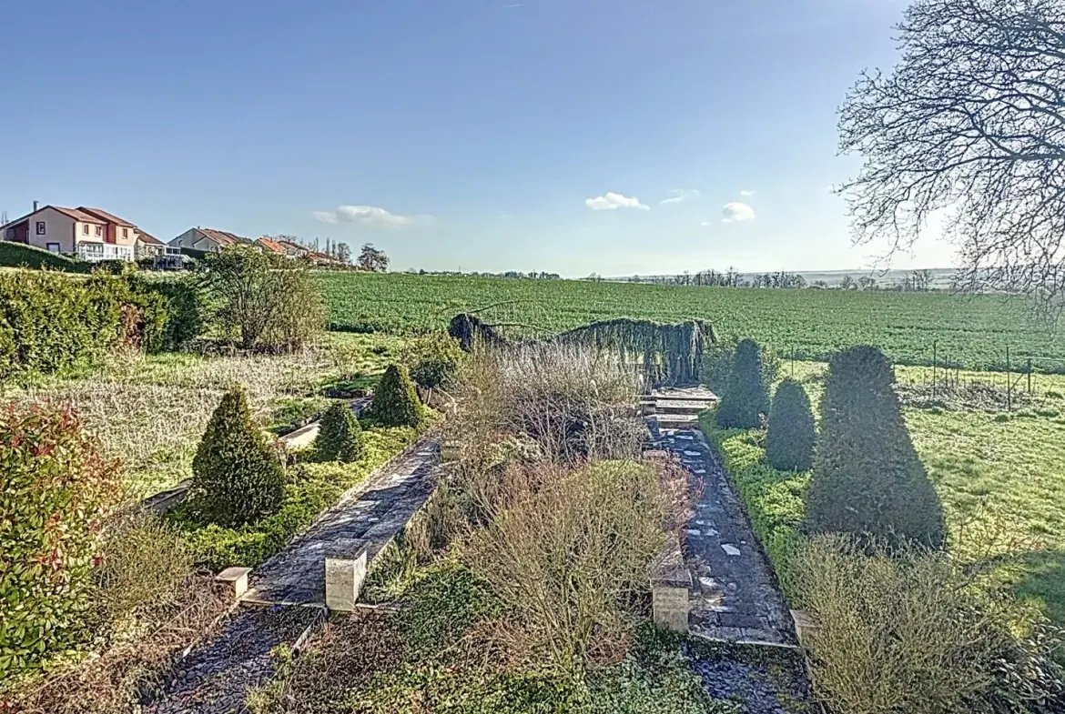 Maison de maître à Courcelles-sur-Nied - 165m², terrain de 2100m², 5 chambres 