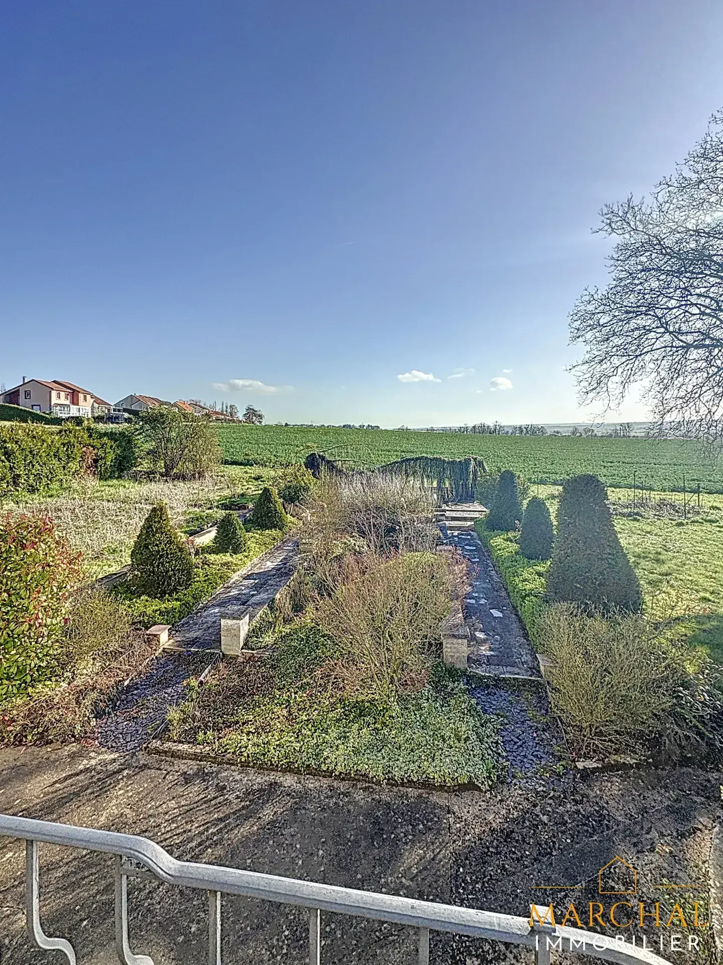 Maison de maître à Courcelles-sur-Nied - 165m², terrain de 2100m², 5 chambres 