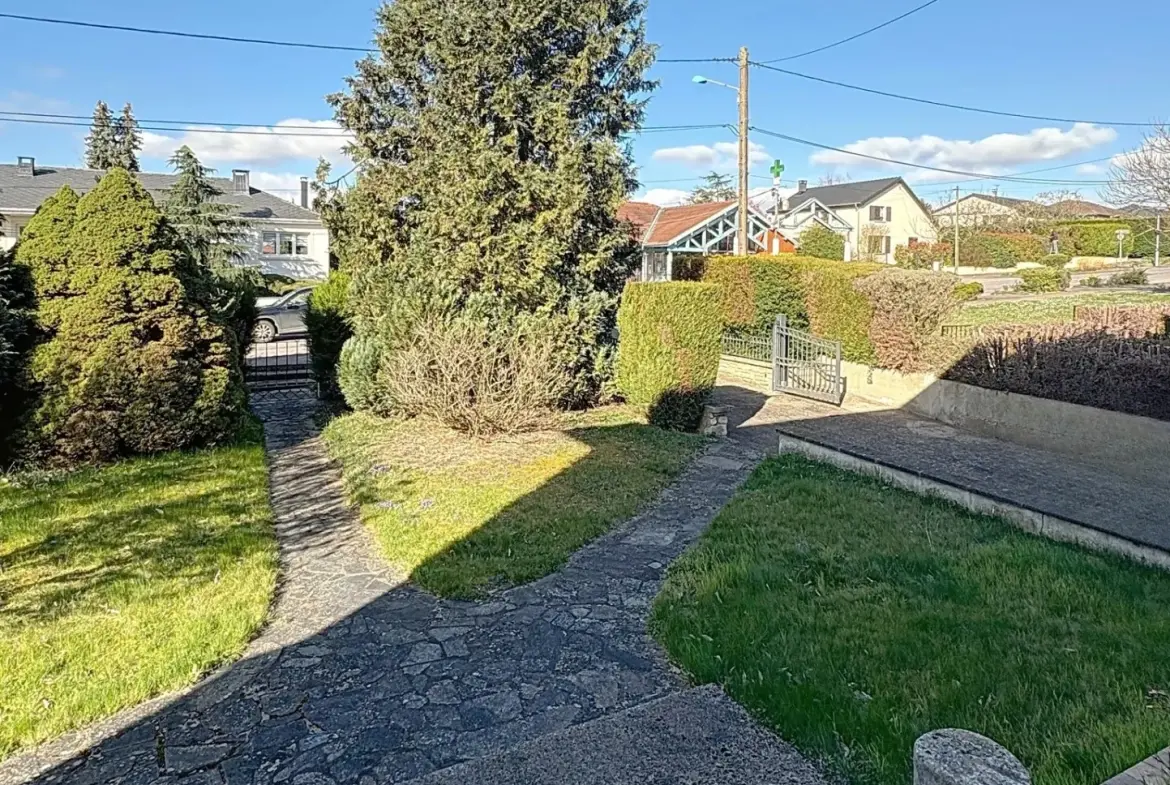 Maison de maître à Courcelles-sur-Nied - 165m², terrain de 2100m², 5 chambres 