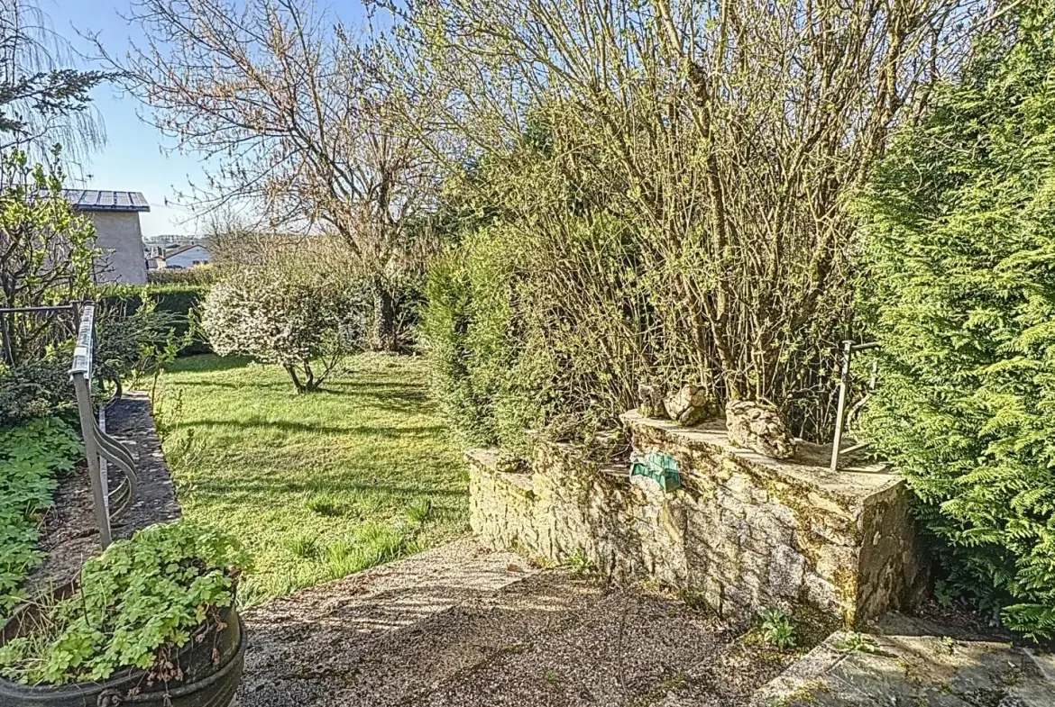 Maison de maître à Courcelles-sur-Nied - 165m², terrain de 2100m², 5 chambres 