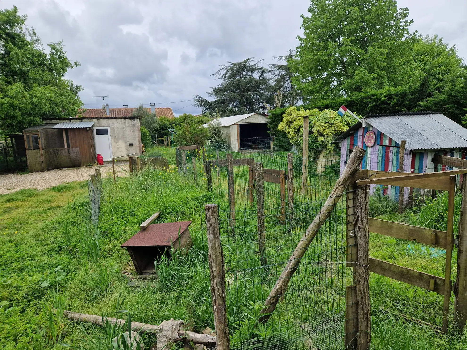 Maison de plain-pied à vendre à Saint Vivien de Médoc, 130 m² avec jardin et garages 