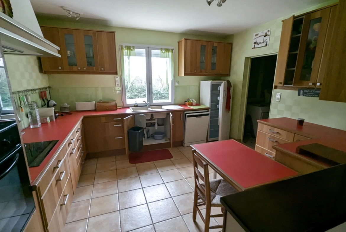 Maison familiale 4 chambres avec espace bois proche de Niort 