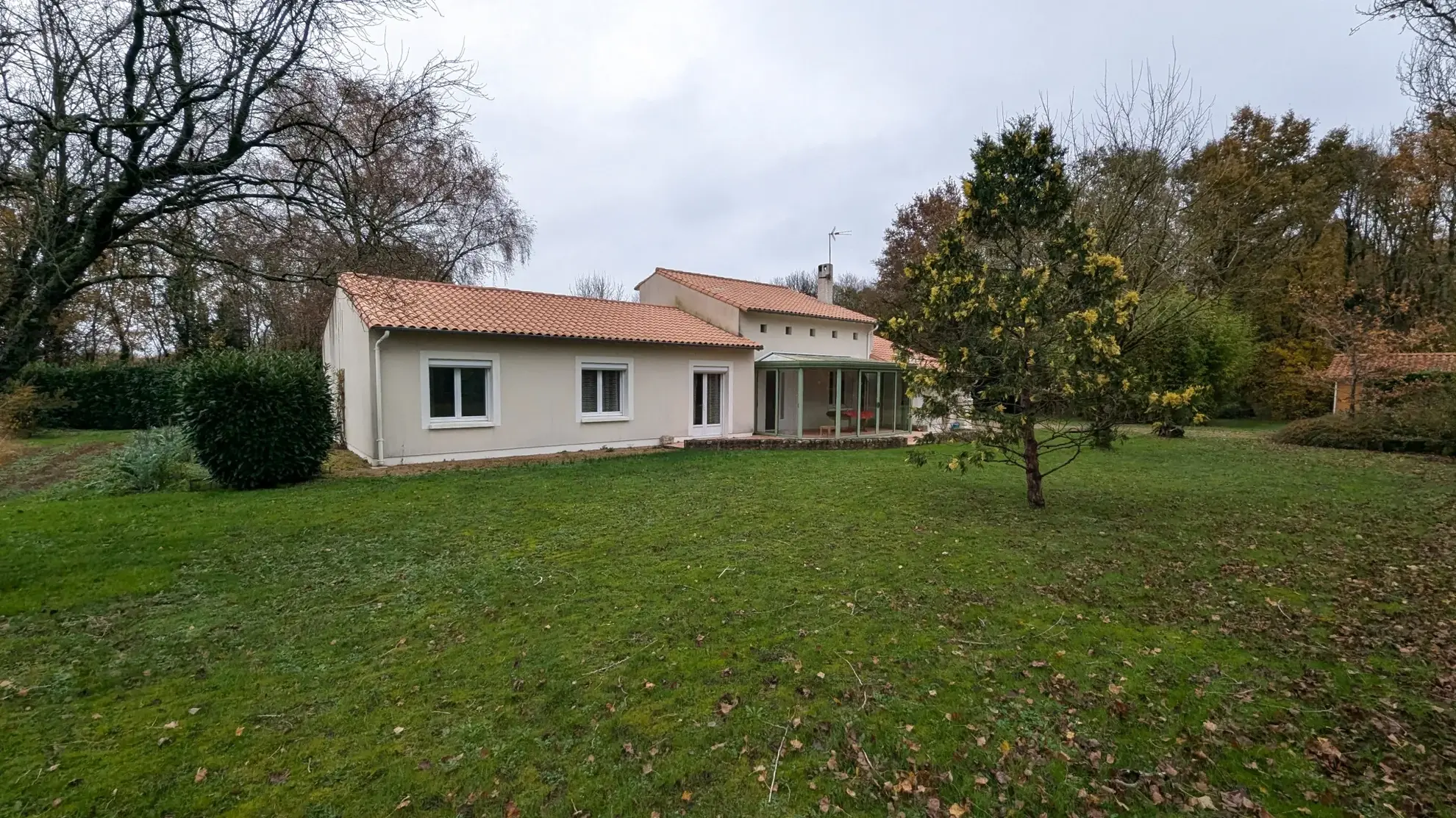 Maison familiale 4 chambres avec espace bois proche de Niort 