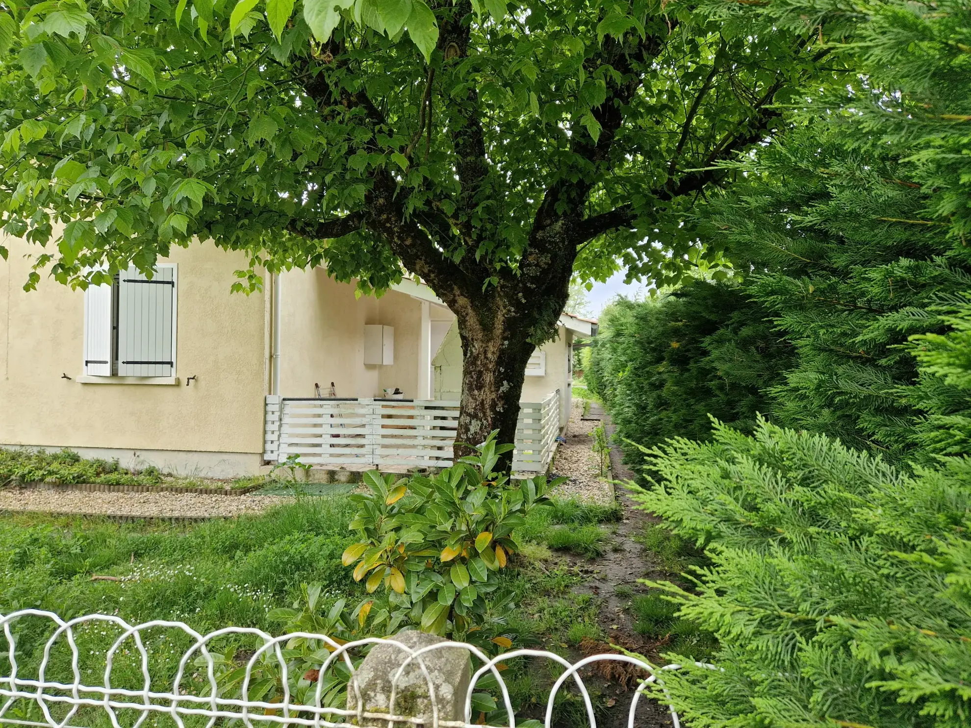 Maison de plain-pied à vendre à Saint Vivien de Médoc, 130 m² avec jardin et garages 