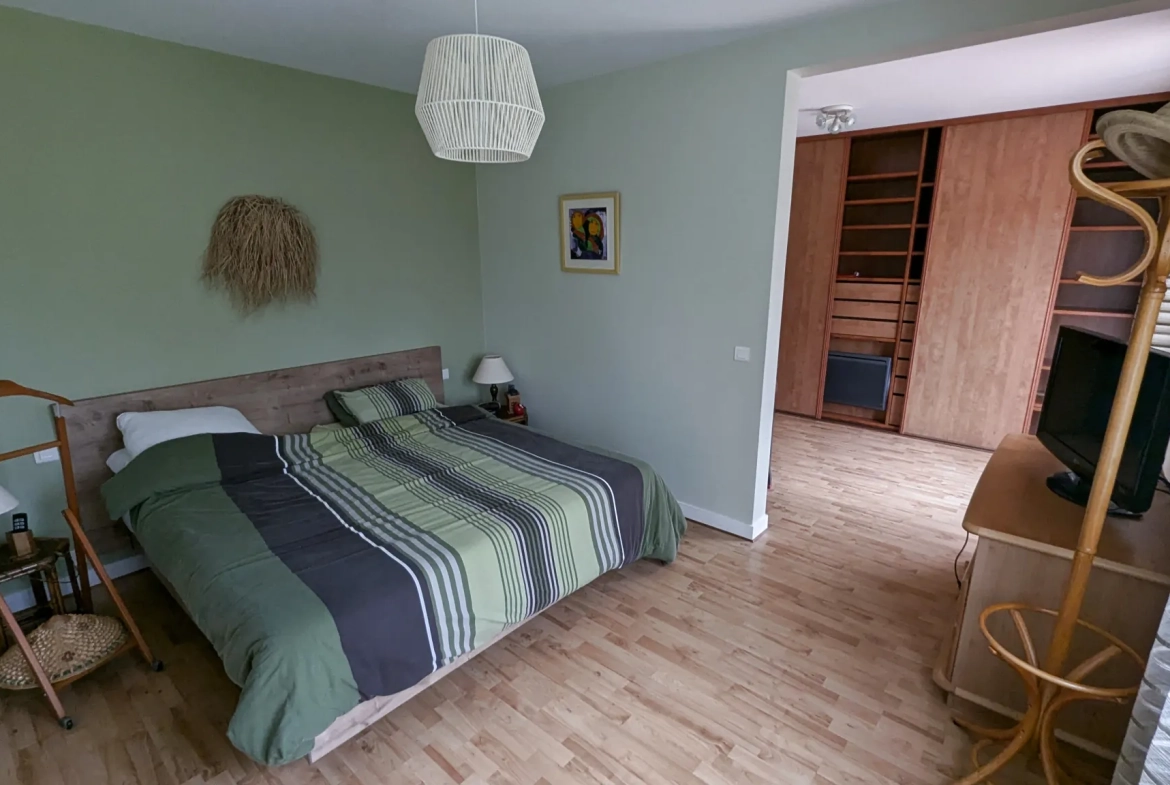 Maison familiale 4 chambres avec espace bois proche de Niort 