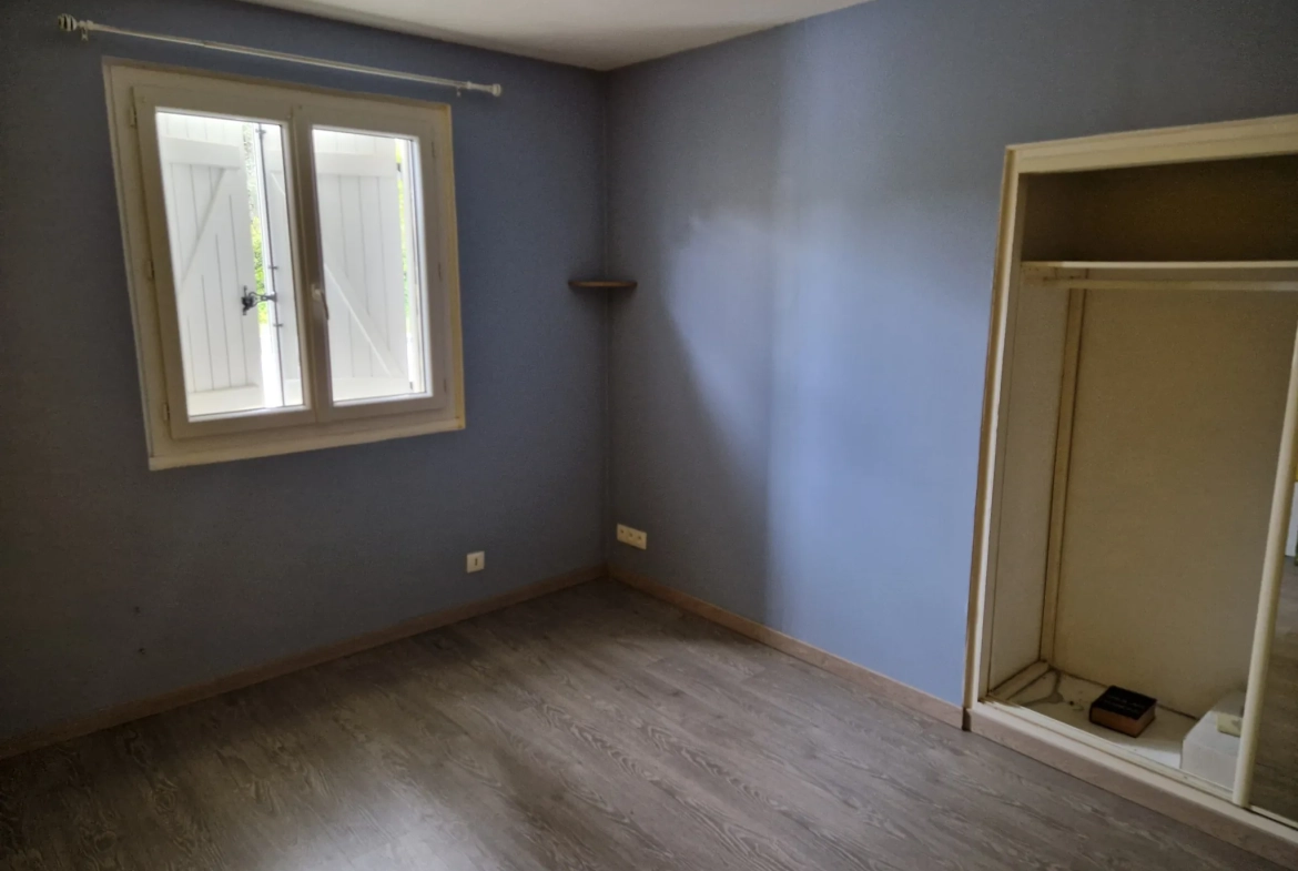 Maison de plain-pied à vendre à Saint Vivien de Médoc, 130 m² avec jardin et garages 