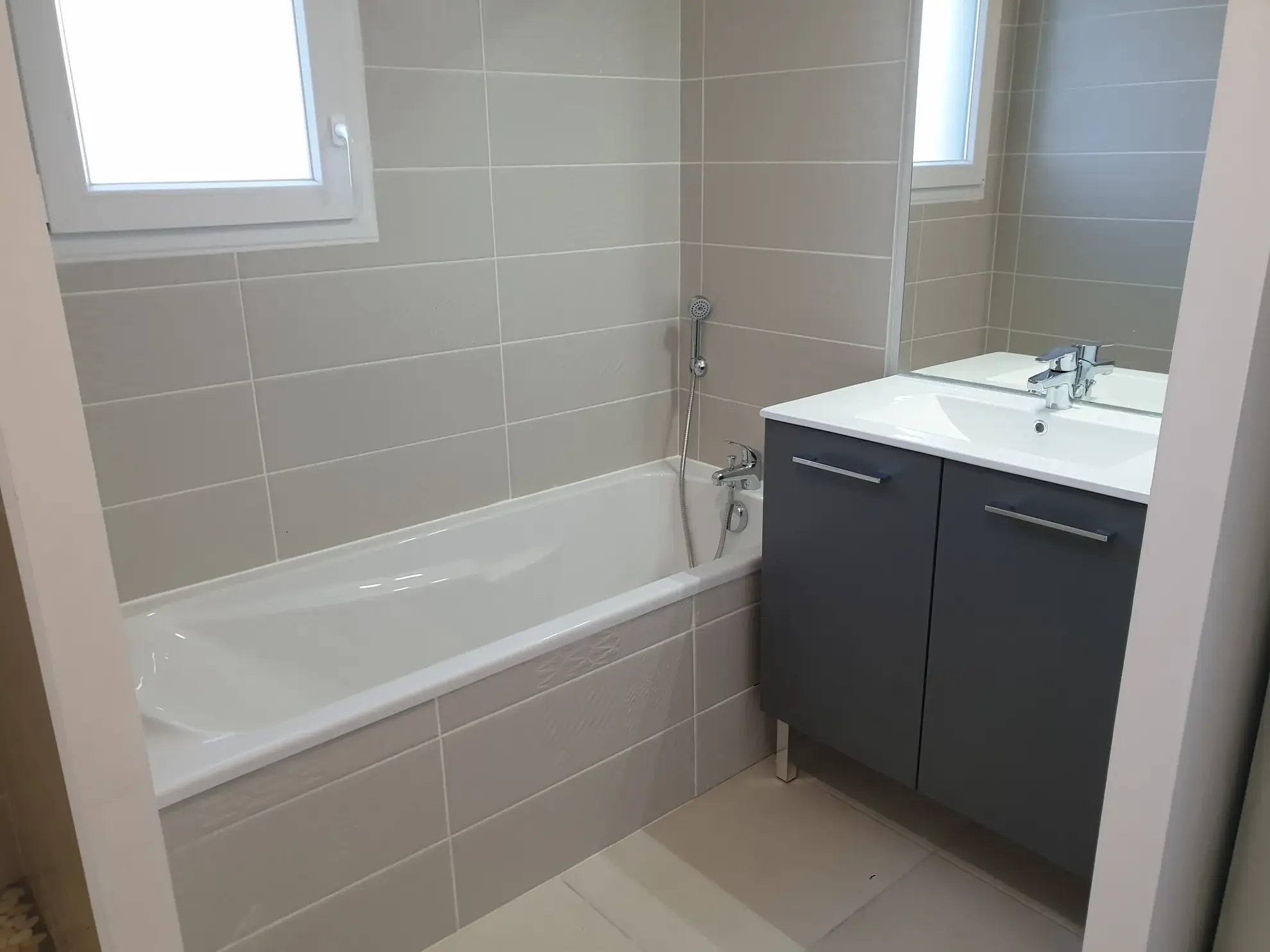 Maison neuve à vendre à Dompierre sur Veyle, 3 chambres, 91.59 m², environnement calme 