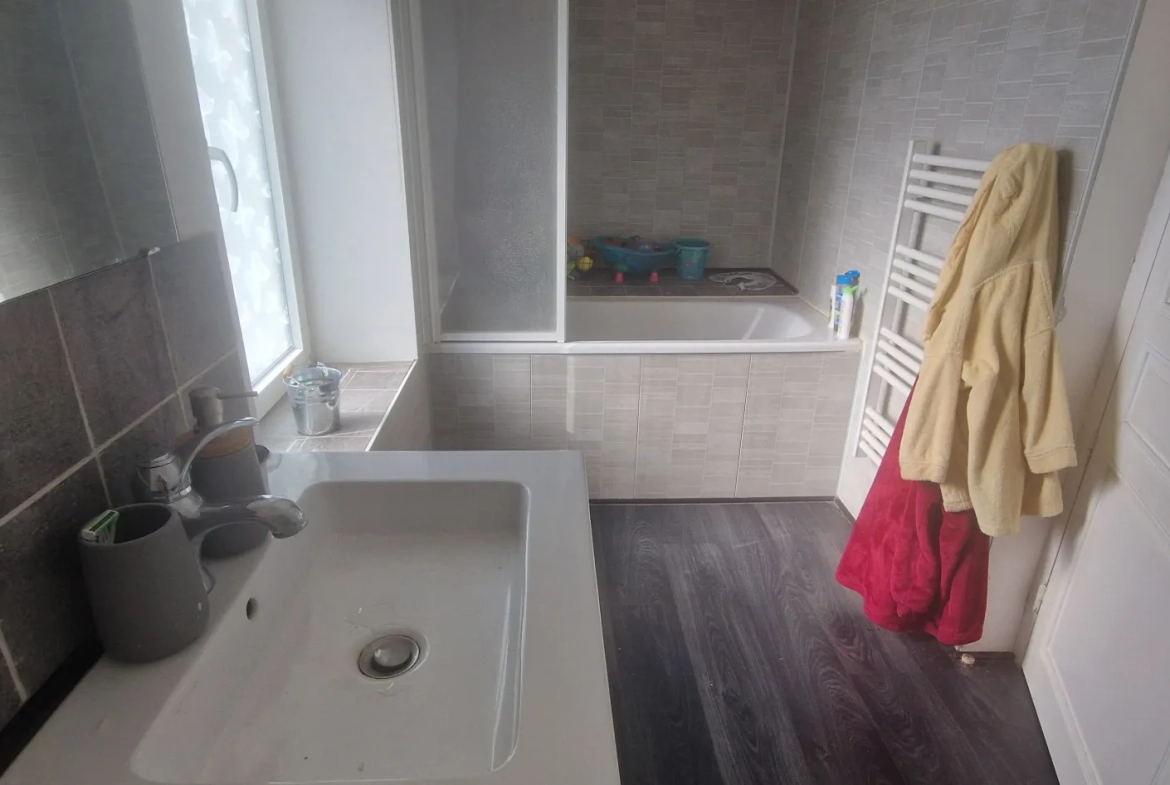 Charmante maison en pierre avec grand jardin à Lubersac, proche commodités 
