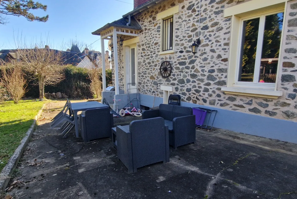 Charmante maison en pierre avec grand jardin à Lubersac, proche commodités 
