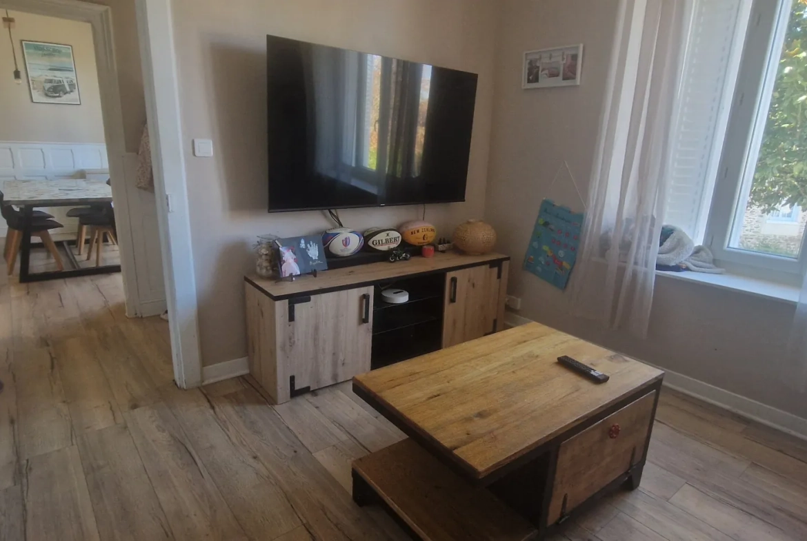 Charmante maison en pierre avec grand jardin à Lubersac, proche commodités 
