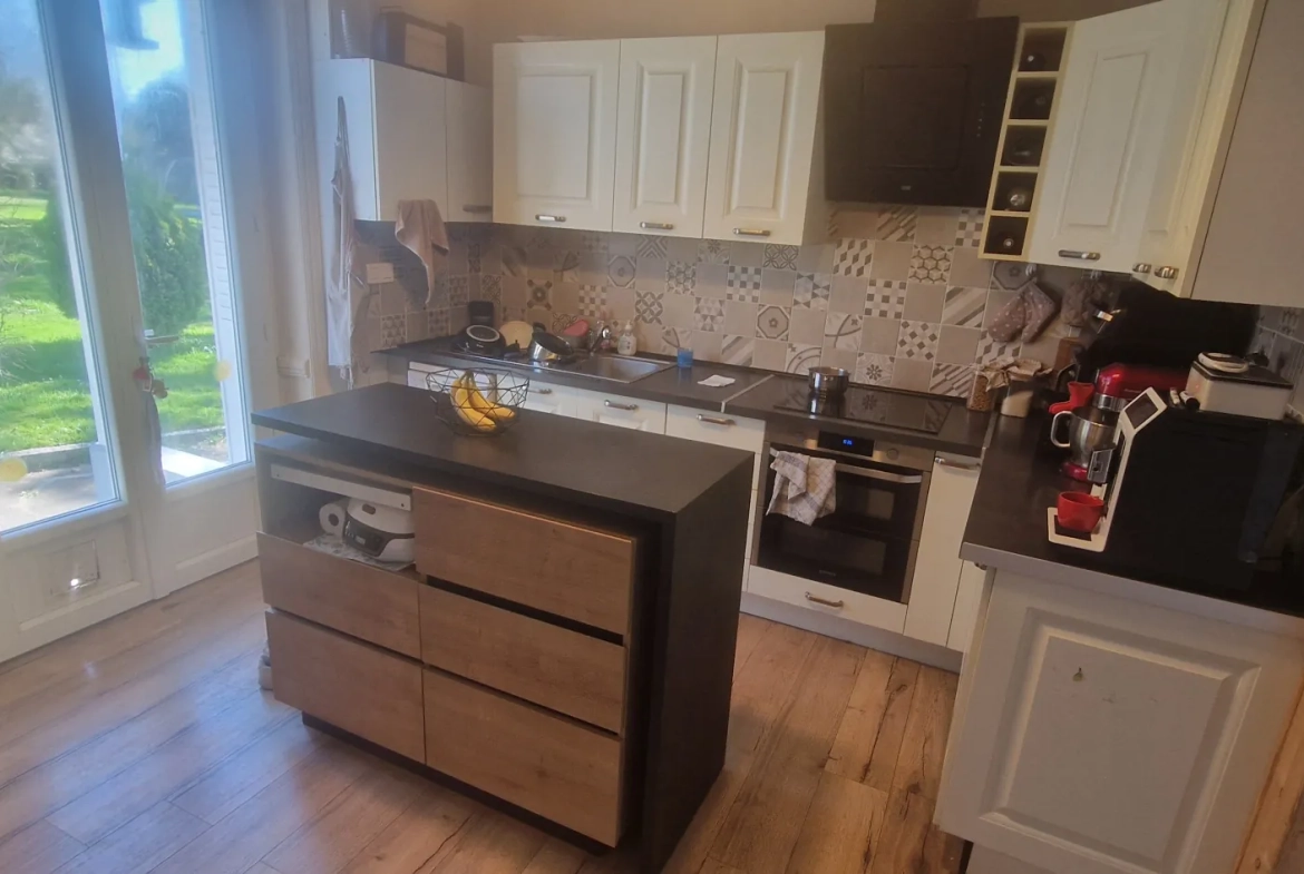 Charmante maison en pierre avec grand jardin à Lubersac, proche commodités 