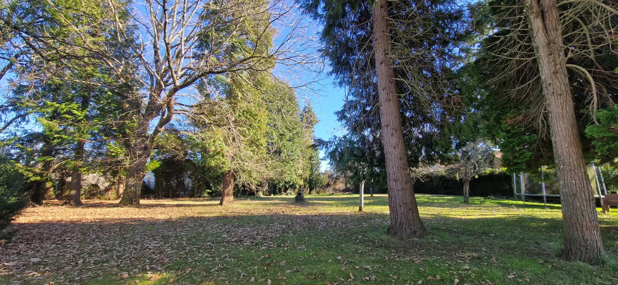 Charmante maison en pierre avec grand jardin à Lubersac, proche commodités 