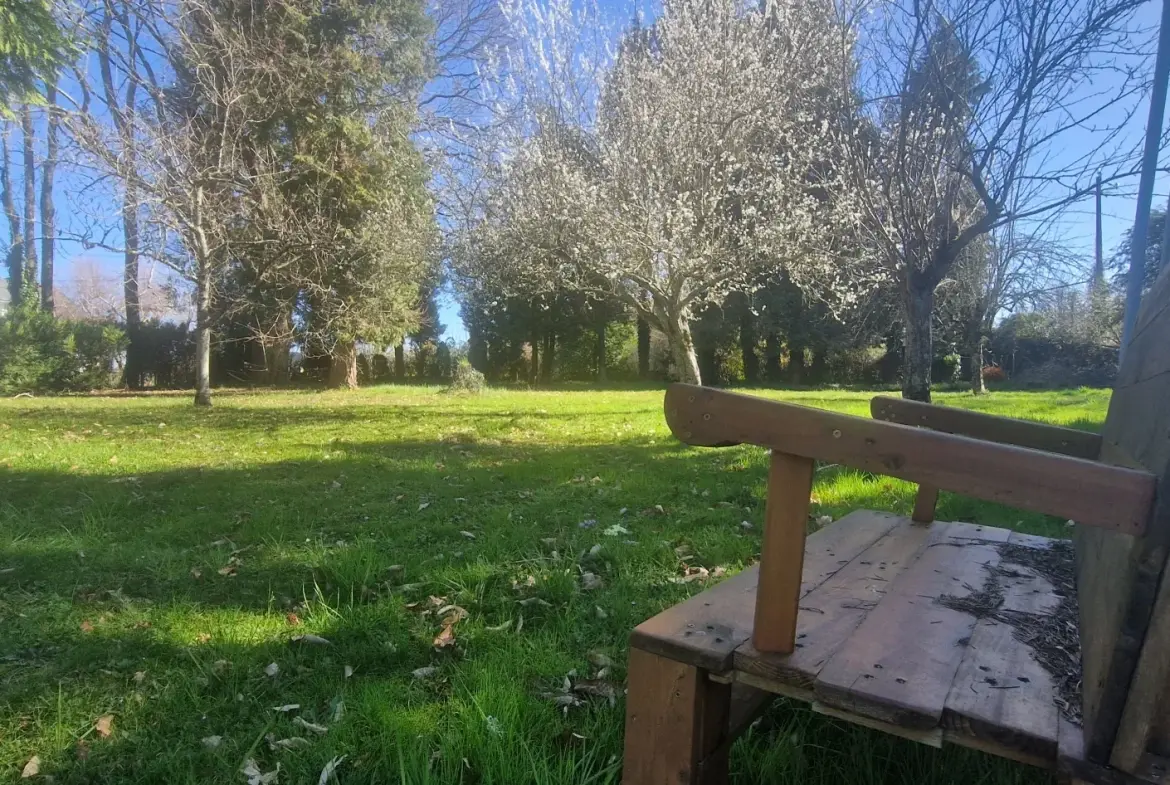 Charmante maison en pierre avec grand jardin à Lubersac, proche commodités 