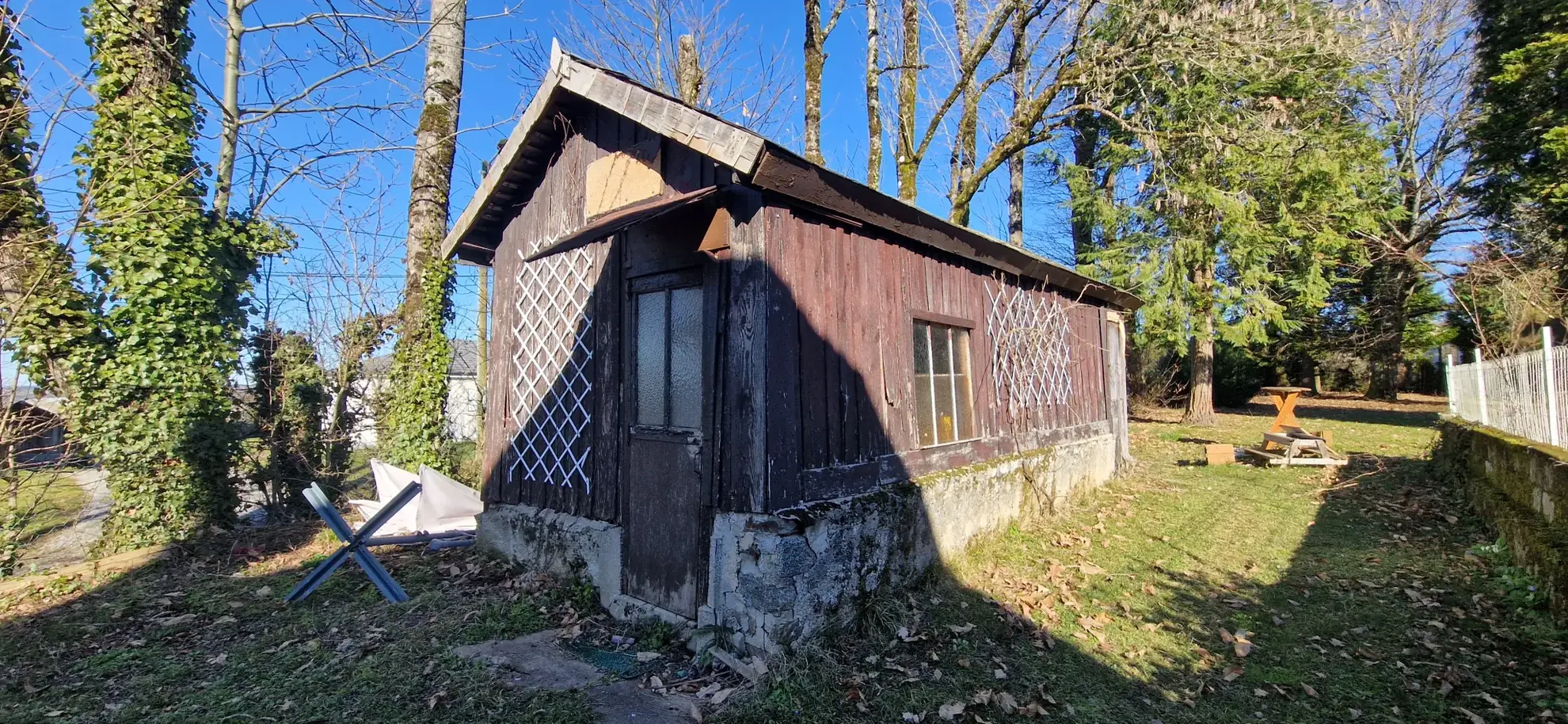 Charmante maison en pierre avec grand jardin à Lubersac, proche commodités 